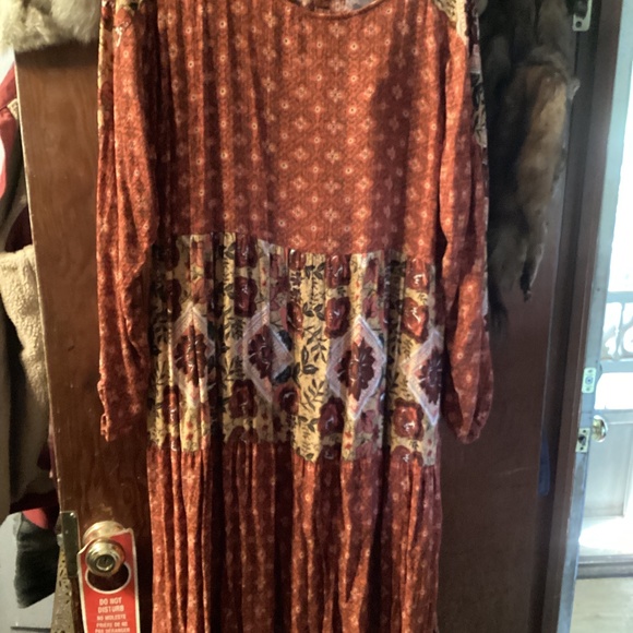 Easel size large tiered dress - Picture 1 of 1